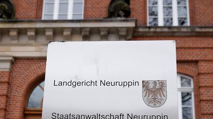 Ein 17-Jähriger ist wegen der Vorbereitung eines Anschlags zu einer Jugendstrafe von mehreren Jahren verurteilt worden. (Symbolbild)
