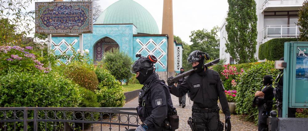 Im Juli 2024 verbot die Bundesregierung das „Islamische Zentrum Hamburg“ (IZH), das als Treff islamistischer Verfassungsfeinde und Außenstelle iranischer Stellen galt.