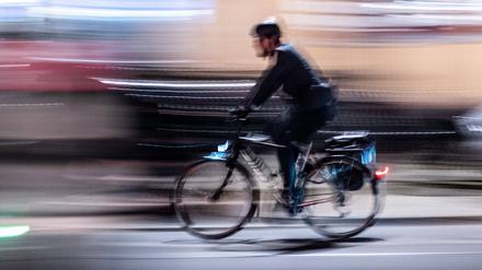 Fahrradfahrer in Berlin. / Cyclists in Berlin. Cyclists in Berlin *** Cyclists in Berlin Cyclists in Berlin s_p20221110-165313.jpg 
