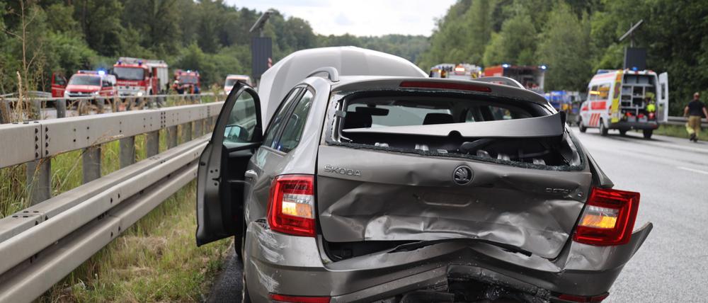 Mehrere Fahrzeuge sind in einen Massenunfall auf der Autobahn 4 bei Chemnitz verwickelt.