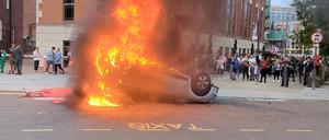 In Sunderland brennt ein Auto.