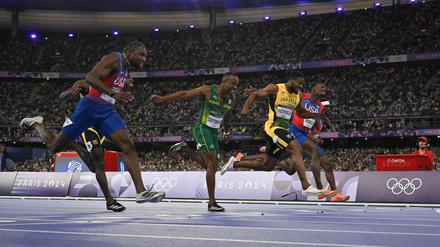 Noah Lyles (l.) schob sich auf den letzten Zentimetern am Jamaiker Kishane Thompson.