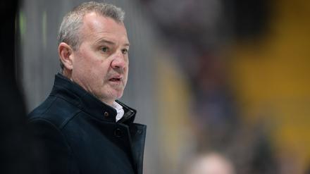 Eisbären-Trainer Serge Aubin wird in der kommenden Saison auch Matej Leden coachen.