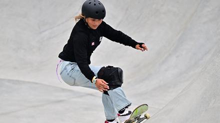 Gut in der Luft. Sky Brown auf dem Board.