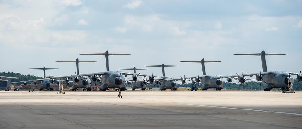 Transportflugzeuge vom Typ Airbus A400M Transportflugzeuge stehen auf dem Fliegerhorst Wunstorf. In Jordanien ist ebenfalls eine solche Maschine stationiert.