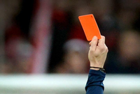 Rote Karte für Gewalt. Das Sportgericht des niedersächsischen Fußballverbandes greift durch.