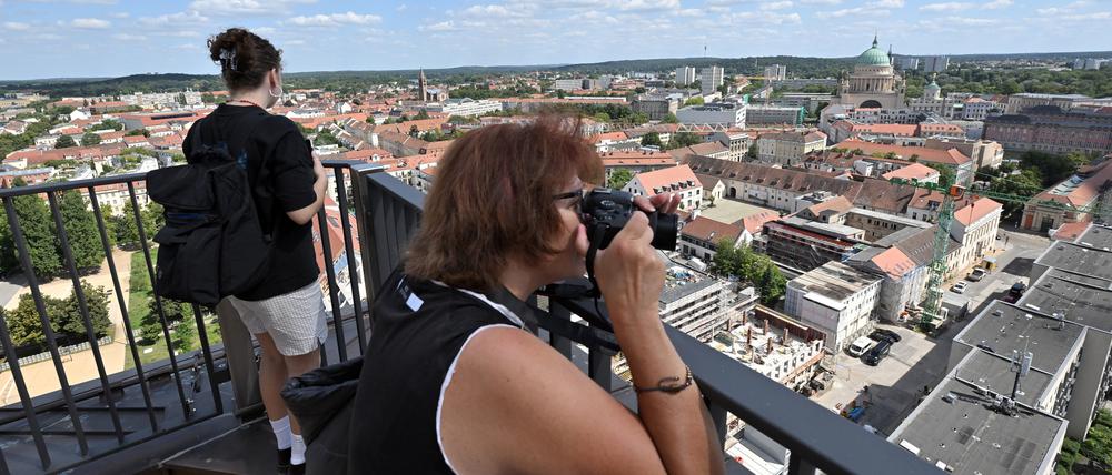 Ausblick auf Potsdam von der Aussichtsplattform auf dem Garnisonkirchturm.