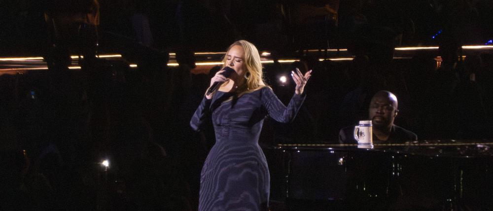 Adele auf der Adele-Bühne in der Adele-World in München.