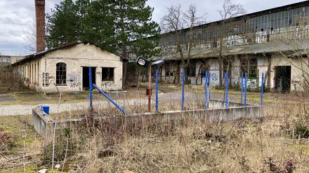 Der Verfall einer Halle auf dem ehemaligen Flugplatz Johannisthal ist angeblich sehr weit fortgeschritten.