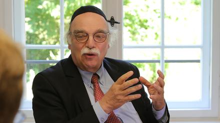 Andreas Nachama, rabbinischer Leiter Geiger Kolleg Potsdam. Im August vor 25 Jahren wurde das Potsdamer Rabbinerseminar Abraham-Geiger-Kolleg gegründet. Das Jubiläum wird vom Konflikt über die Trägerschaft überschattet, über öffentliche Fördermittel wird vor Gericht gestritten.