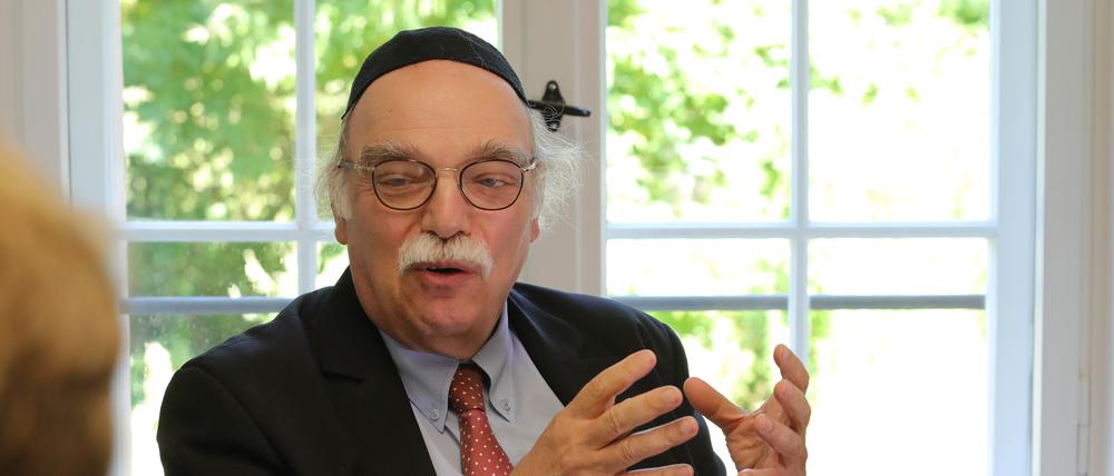 Andreas Nachama, rabbinischer Leiter Geiger Kolleg Potsdam. Im August vor 25 Jahren wurde das Potsdamer Rabbinerseminar Abraham-Geiger-Kolleg gegründet. Das Jubiläum wird vom Konflikt über die Trägerschaft überschattet, über öffentliche Fördermittel wird vor Gericht gestritten.
