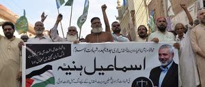 Anhänger der pakistanischen religiösen Gruppe «Jamaat-e-Islami» nehmen an einer Demonstration zur Verurteilung der Tötung des politischen Hamas-Chefs Ismail Hanija teil. 