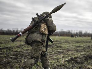 Ein russischer Rekrut ist Ende 2022 beim Training in Saporischschja zu sehen.