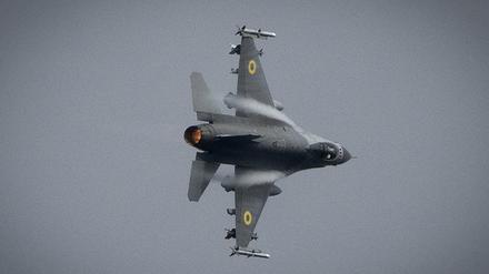 Ein F-16-Kampfjet in der Ukraine