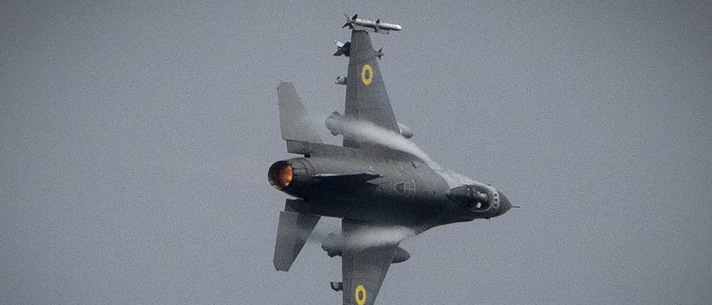 Ein F-16-Kampfjet in der Ukraine
