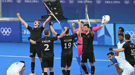 Die deutschen Hockey-Männer feiern den Finaleinzug.
