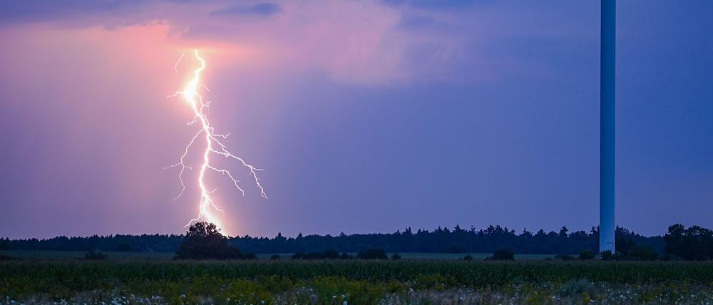 Gewitter werden in Brandenburg und Berlin heute erwartet. (Symbolbild)