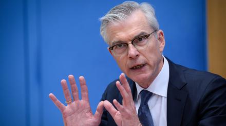 Der Ökonom Martin Werding fordert höhere Abschläge für Arbeitnehmer, die vorzeitig in Rente gehen.