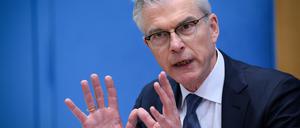Der Ökonom Martin Werding fordert höhere Abschläge für Arbeitnehmer, die vorzeitig in Rente gehen.