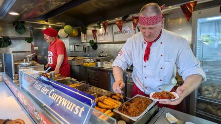 Zum Jubiläumsfest gab´s eine Extrawurst, gleich hinter dem Imbiss am Wittenbergplatz.