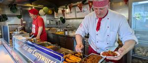 Zum Jubiläumsfest gab´s eine Extrawurst, gleich hinter dem Imbiss am Wittenbergplatz.  