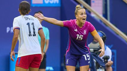 Giulia Gwinn heizt ihre Teamkolleginnen an.