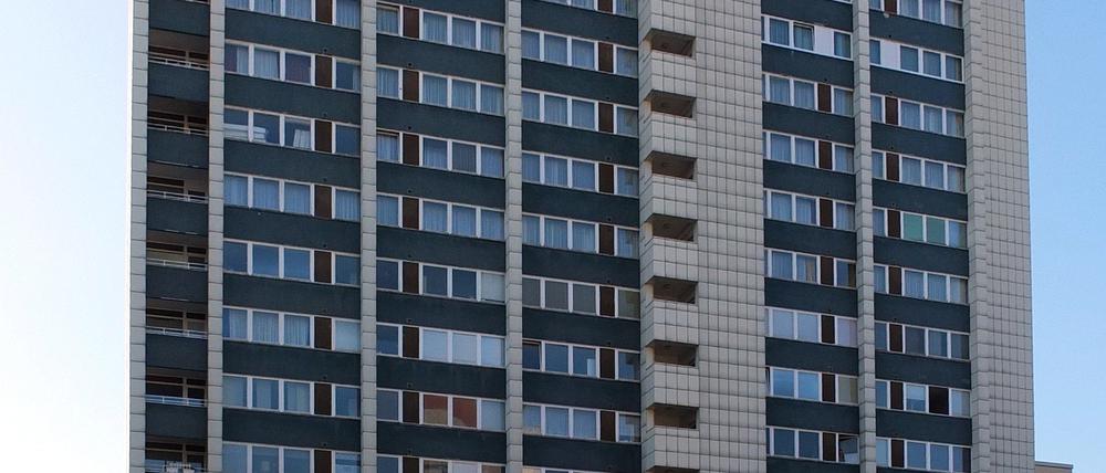 Das Hochhaus des Hotels Sylter Hof in der Kurfürstenstraße 115 wird nun doch nicht abgerissen.