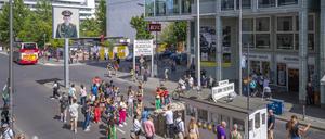 Ein bisschen Ballermann-Flair: der Checkpoint Charlie.