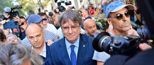 Carles Puigdemonts historische Rückkehr nach Katalonien: Er hält eine kurze Rede und entkommt der Polizei.