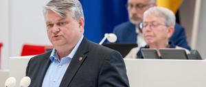 Die Staatsanwaltschaft ermittelt gegen den AfD-Landtagsabgeordneten Wilko Möller (l.). (Archivbild)
