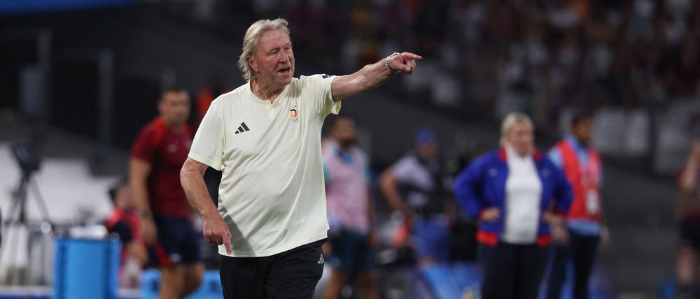 Horst Hrubesch war stets mit viel Engagement an der Seitenlinie dabei.