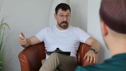 Der Potsdamer Psychotherapeut Anatol Bräunig klärt auf Instagram über psychische Gesundheit auf, 12.700 Menschen folgen ihm dort.