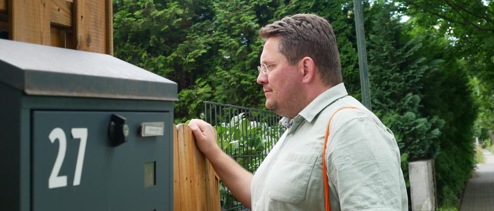 Péter Vida, Spitzenkandidat von BVB/Freie Wähler, wirbt in Bernau mit Döner-Gutscheinen und macht Haustürwahlkampf, Landtagswahl Brandenburg 2024