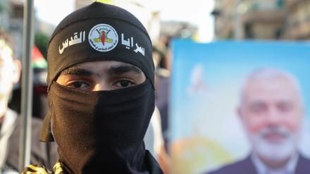 Vergeltung für den Tod Hanijas: Ein Demonstrant nimmt an einem Protest gegen die Ermordung von Hamas-Chef Ismail Hanija im Libanon teil.