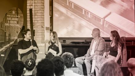 Klaus Wowereit, Lea Streisand und Dimitrij Schaad bei „Eine Runde Berlin“ live zum 100. Geburtstag der Berliner S-Bahn.