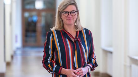 Martina Klement (CSU), Staatssekretärin für Verwaltungsmodernisierung in Berlin, steht nach einem Interview im Roten Rathaus.