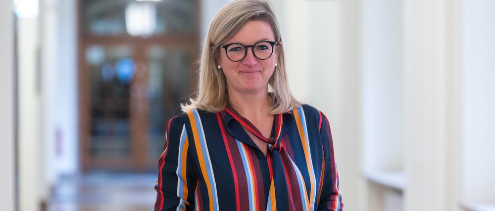 Martina Klement (CSU), Staatssekretärin für Verwaltungsmodernisierung in Berlin, steht nach einem Interview im Roten Rathaus.