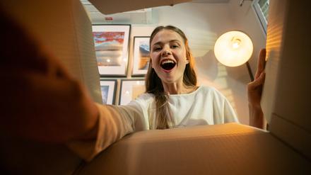 Glücklich zu sein, ist ein Resultat positiver Überraschungen, sagt Neurowissenschaftlerin Camilla Nord.