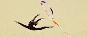 Darja Varfolomeev holt Gold bei der Rhythmischen Sportgymnastik.