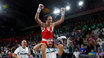 Paris 2024 Olympics - Boxing - Women's 66kg - Final - Roland-Garros Stadium, Paris, France - August 09, 2024. Imane Khelif of Algeria celebrates winning against Liu Yang of China. REUTERS/Peter Cziborra     TPX IMAGES OF THE DAY     