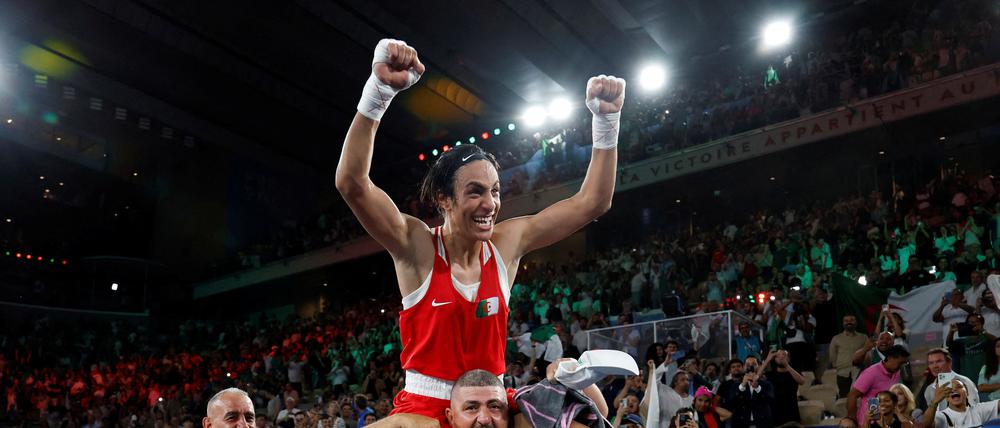 Paris 2024 Olympics - Boxing - Women's 66kg - Final - Roland-Garros Stadium, Paris, France - August 09, 2024. Imane Khelif of Algeria celebrates winning against Liu Yang of China. REUTERS/Peter Cziborra     TPX IMAGES OF THE DAY     