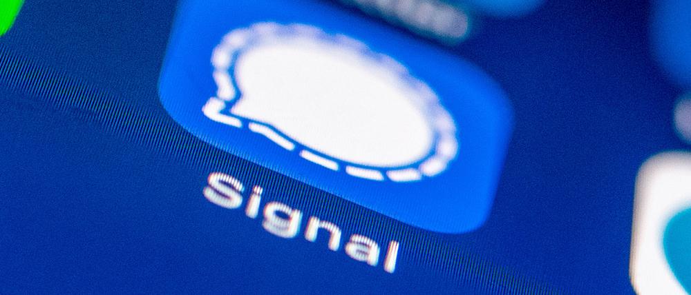 Das Logo des Messenger Dienstes Signal auf einem Smartphone. Die russische Zensurbehörde Roskomnadsor hat den Dienst in Russland blockiert.