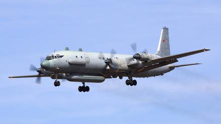 Ein russisches Flugzeug des Typs IL-20M (Archivbild).