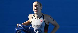 Laura Lindemann holt mit ihrem Endspurt Gold für die Triathlon-Mixed-Staffel.