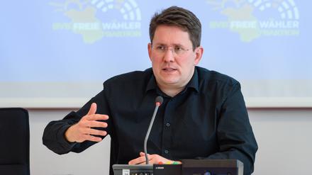 Der Gruppensprecher von BVB/Freie Wähler, Péter Vida.