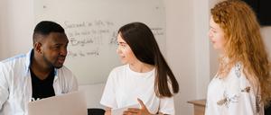 Weltweit waren zuletzt so viele Menschen tätig wie zu Beginn des Jahrtausends.