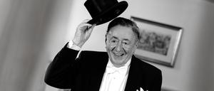 Richard Lugner, aufgenommen im Rahmen eines Fototermins im Grand Hotel in Wien. Nun ist er im Alter von 91 Jahren in Wien gestorben. 