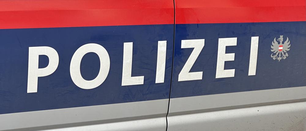 Der Schriftzug „Polizei“ auf einem österreichischen Polizeiauto. (Symbolfoto)