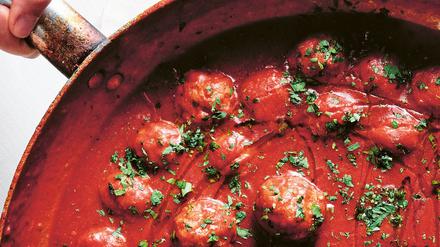 Fleischbällchen in Tomatensauce aus dem Buch Cucina Romana, Ars Vivendi