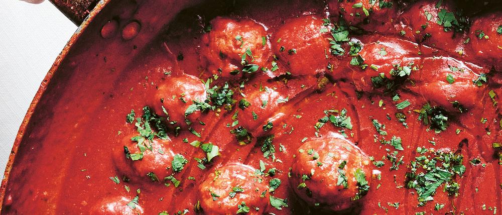 Fleischbällchen in Tomatensauce aus dem Buch Cucina Romana, Ars Vivendi
